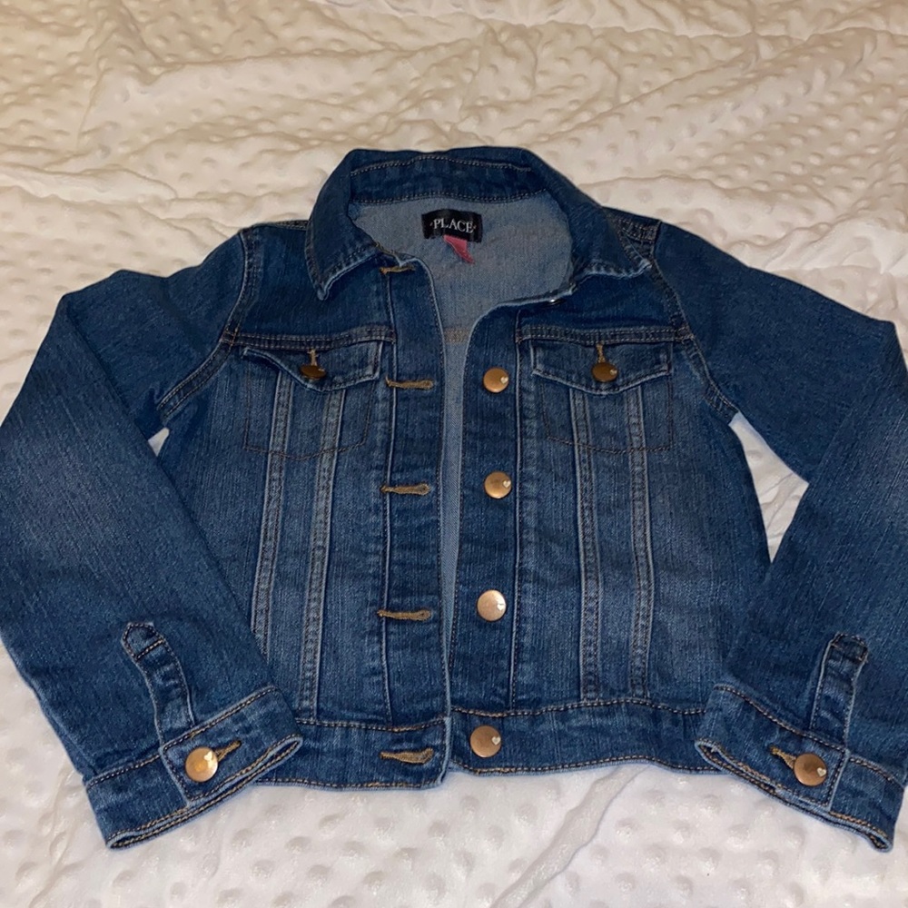 Girls 7/8 jean jacket. Cute heart design on all buttons.